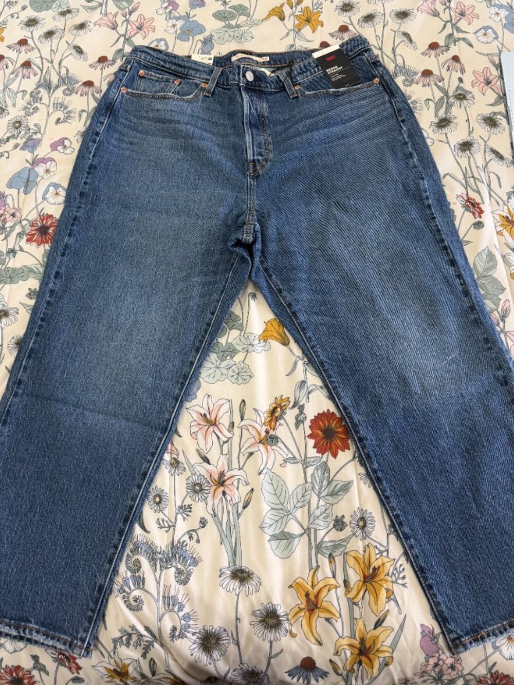 NEW WITH TAGS LEVIS Wedgie Straight Fit Women's Jeans SIZE 16W - Picture 2 of 2